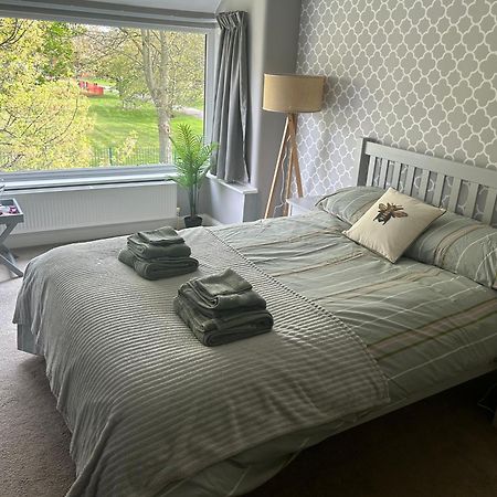 Lovely, Large Double Bedroom With Park View In Home Hazel Grove Extérieur photo