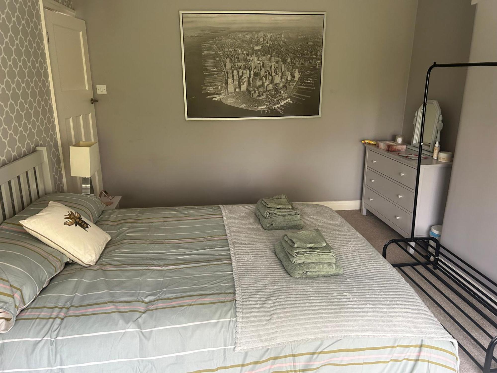 Lovely, Large Double Bedroom With Park View In Home Hazel Grove Extérieur photo