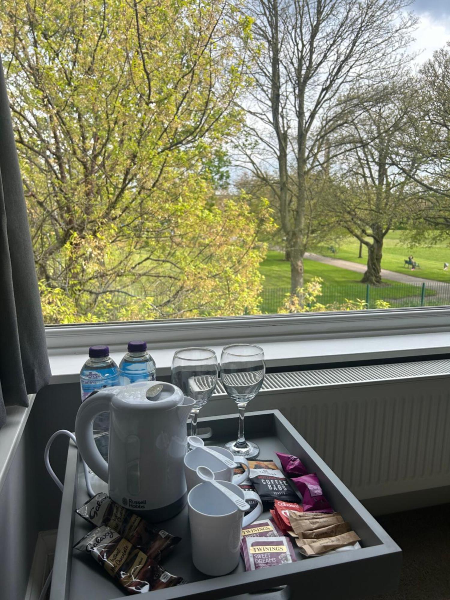 Lovely, Large Double Bedroom With Park View In Home Hazel Grove Extérieur photo