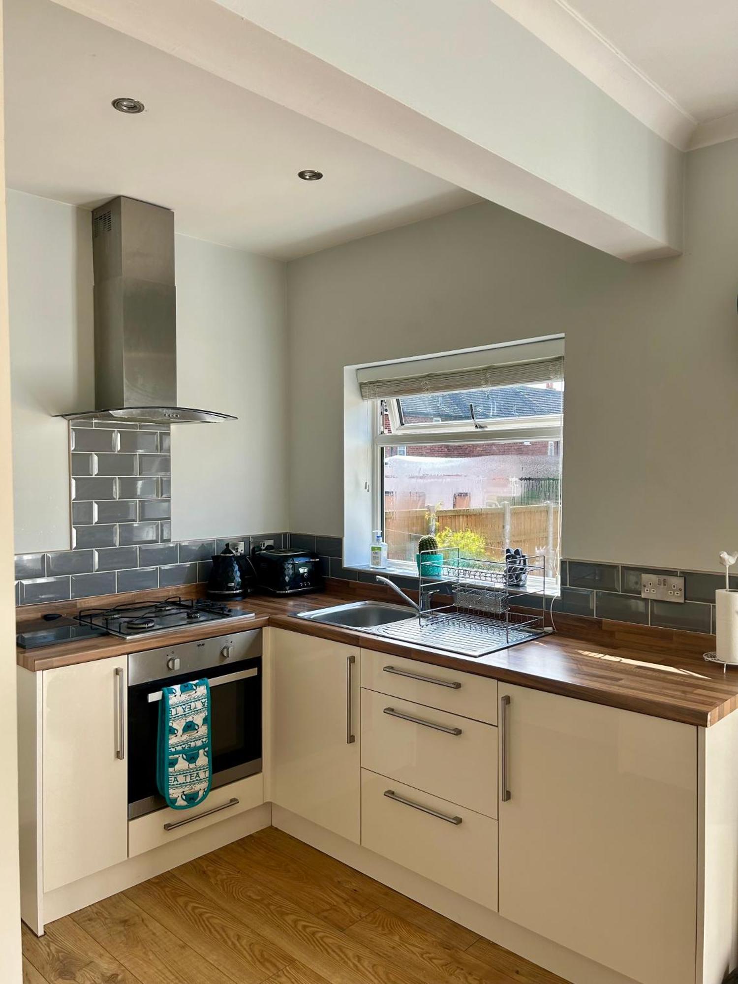 Lovely, Large Double Bedroom With Park View In Home Hazel Grove Extérieur photo