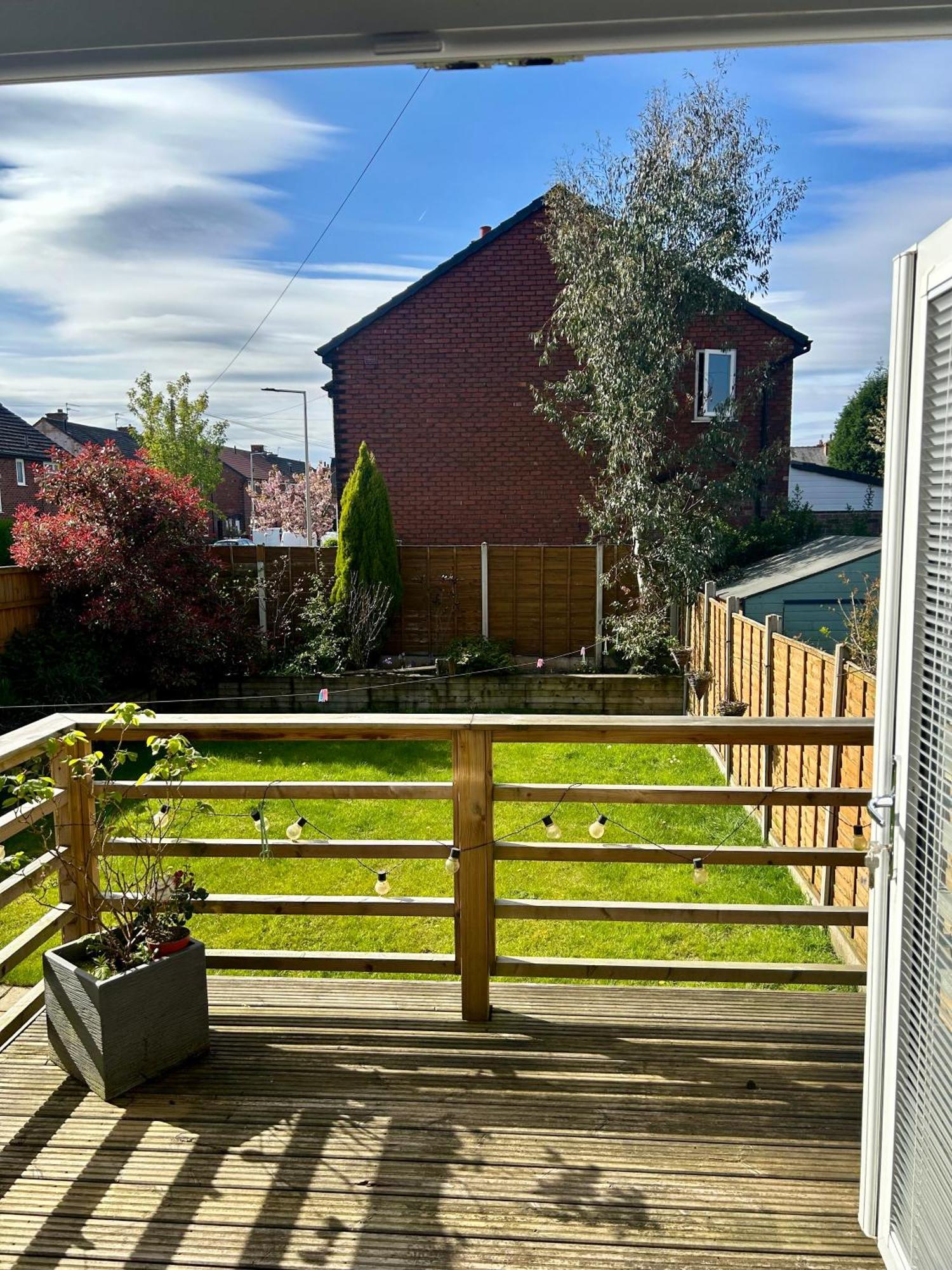 Lovely, Large Double Bedroom With Park View In Home Hazel Grove Extérieur photo